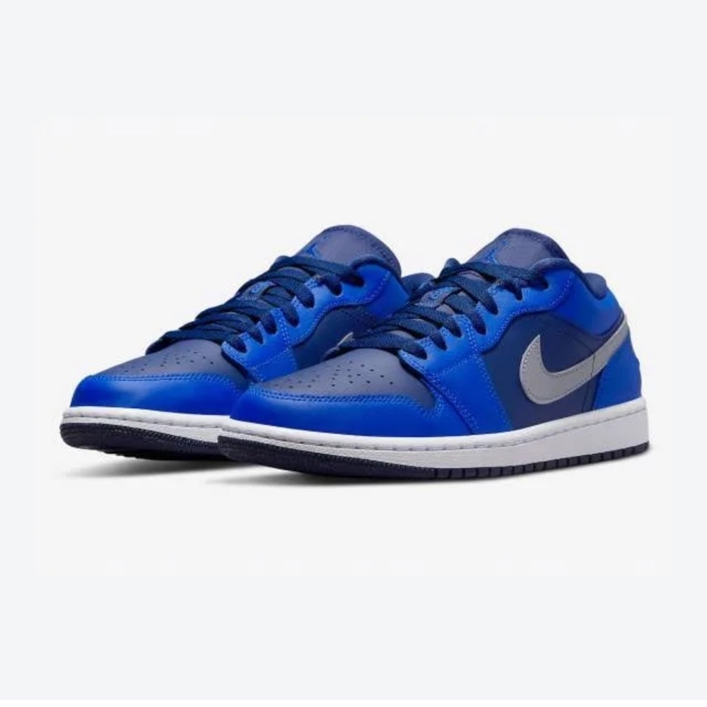Air Jordan 1 Low.   Women’s #9